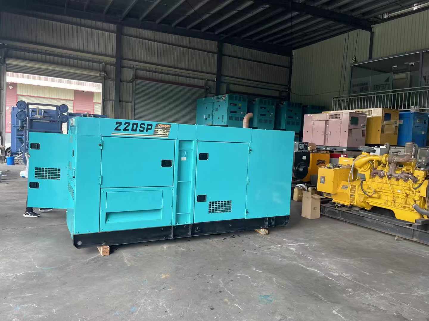 白塔800kW 柴油发电机的输出电流波动范围是多少？