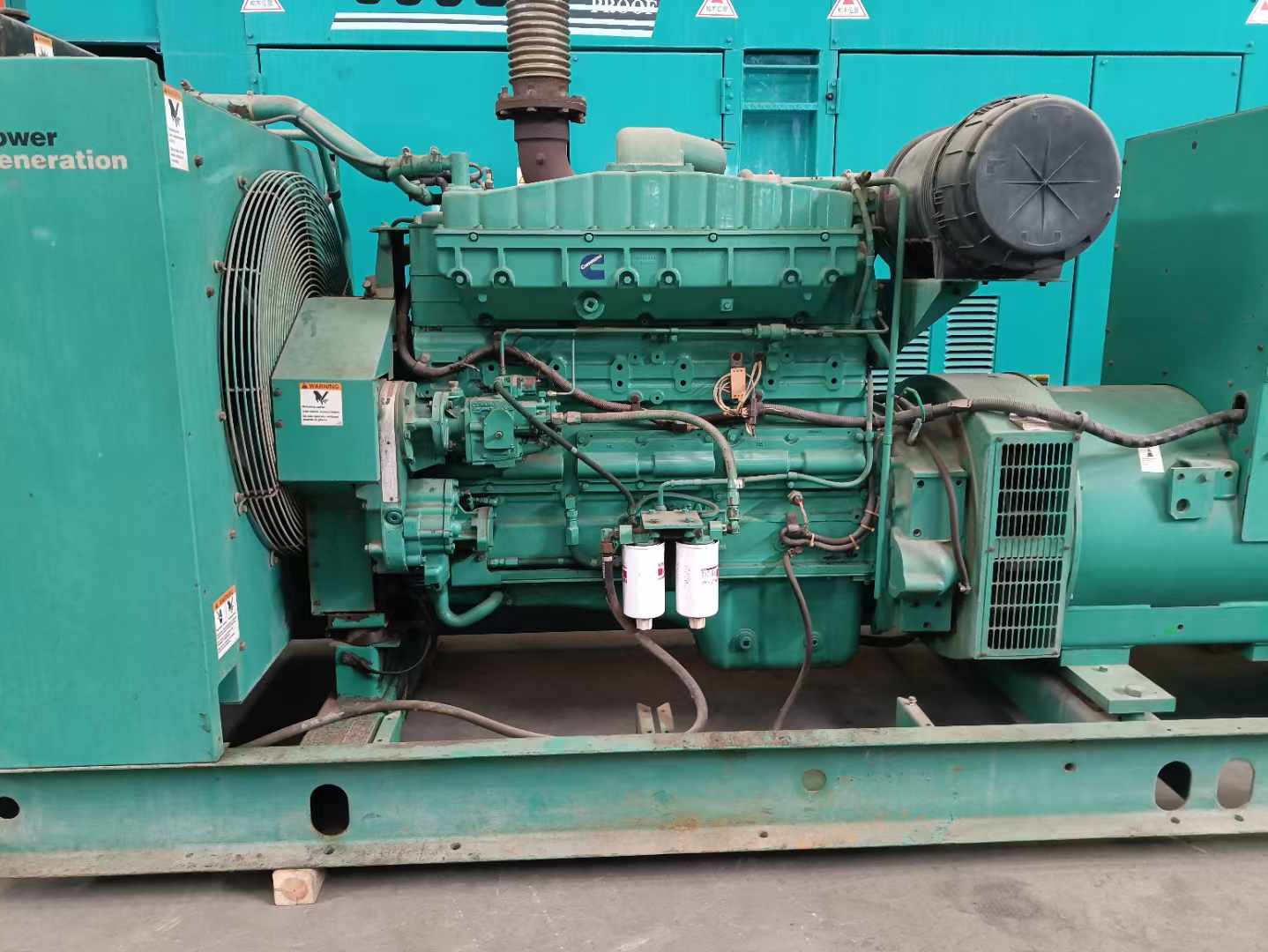 白塔过载会对 600kW 柴油发电机组造成哪些损害？