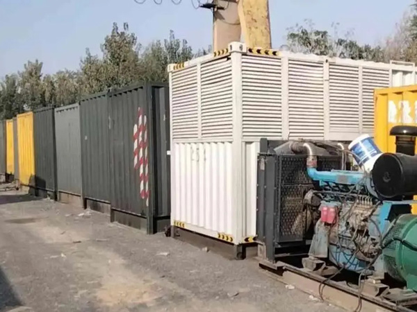 白塔200KW柴油发电机机组每小时油耗是多少？